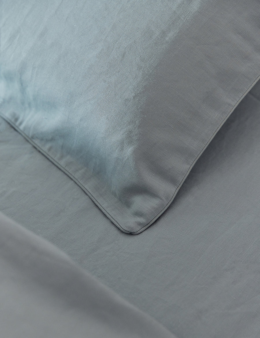 details shot of the linen piped cloud pillowcase