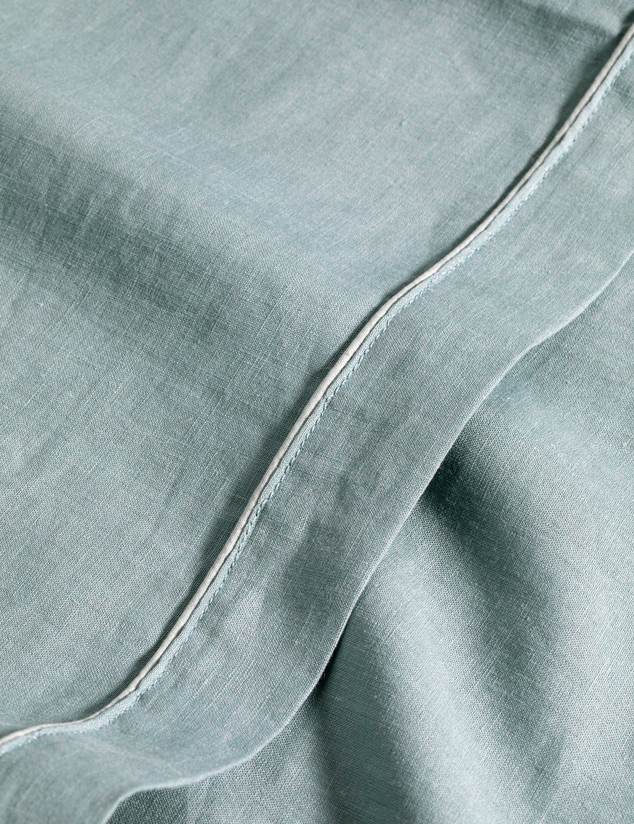 details shot of the linen piped azure 