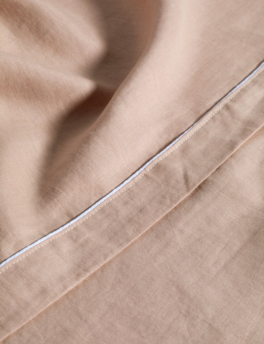 details shot of the linen piped blush colour