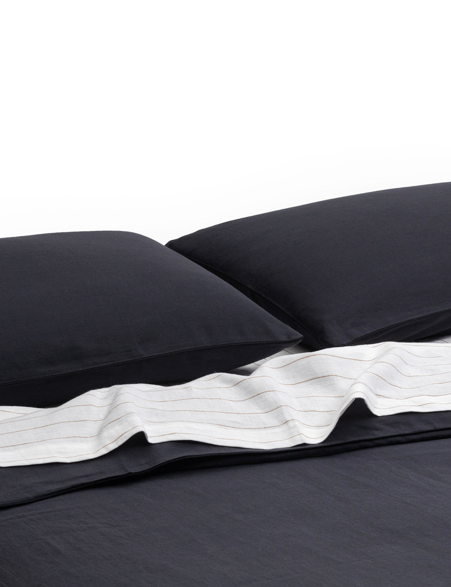 linen piped quilt set in charcoal colour with charcoal piping