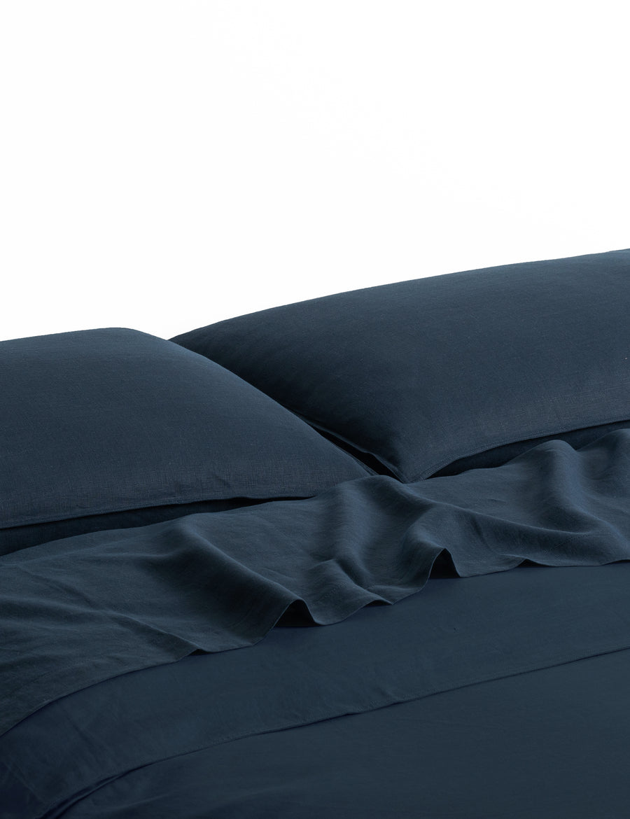 ecom shot of the classic linen quilt set in navy colour