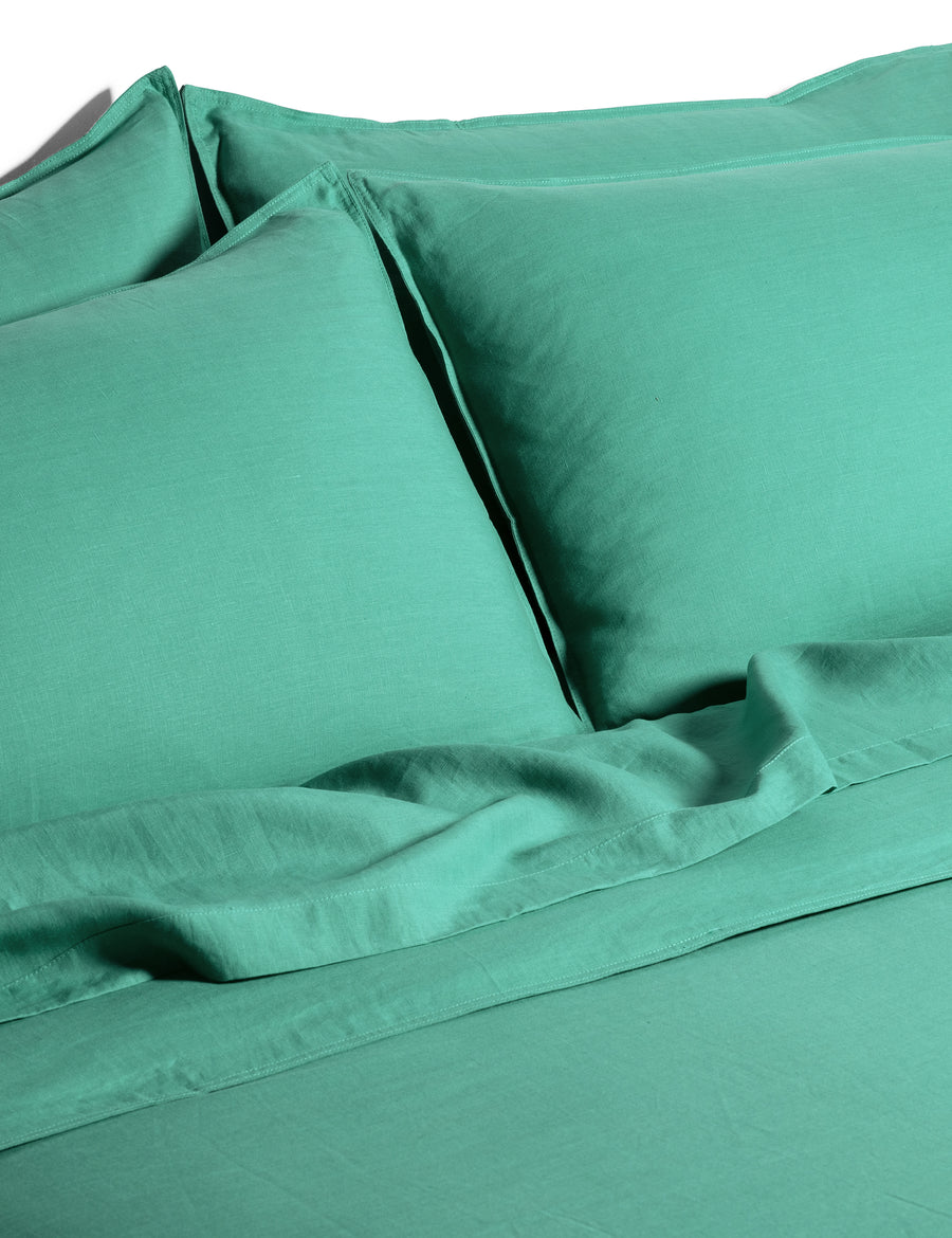 ecom shot of the classic linen quilt set in oasis colour