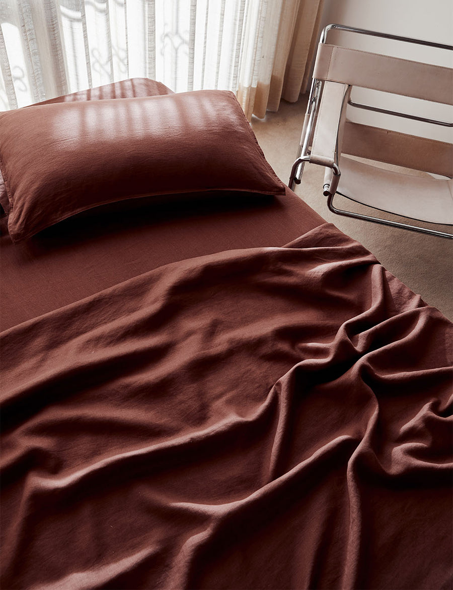 close up shot of the classic linen sheet set in grenache colour