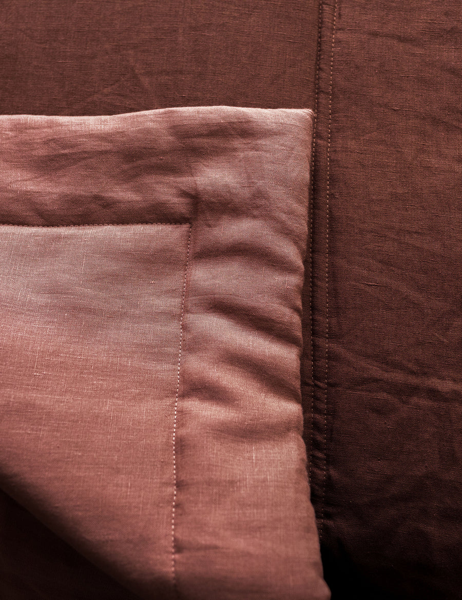 colour swatch of the reversible linen quilted coverlet in maple and grenache 