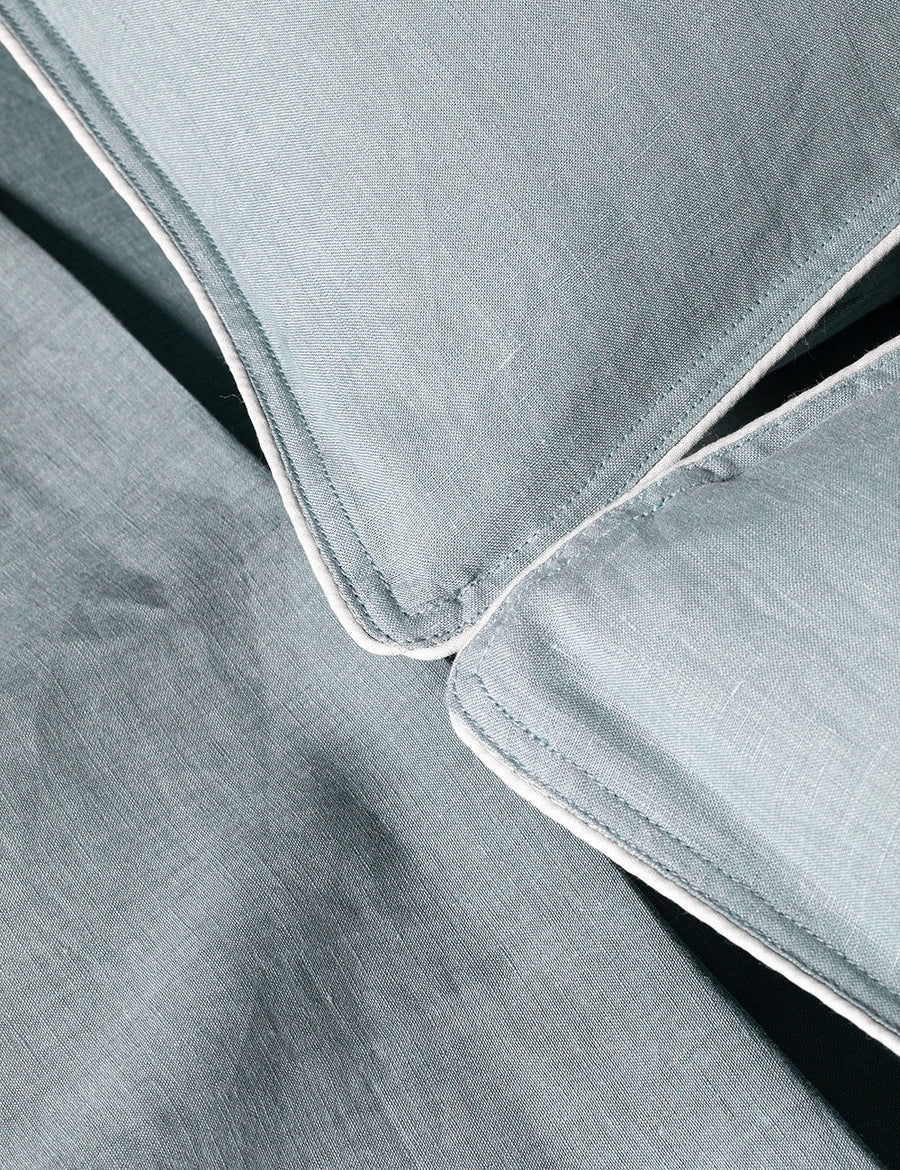 PIPED PILLOWCASE SET | CLOUD/WHITE