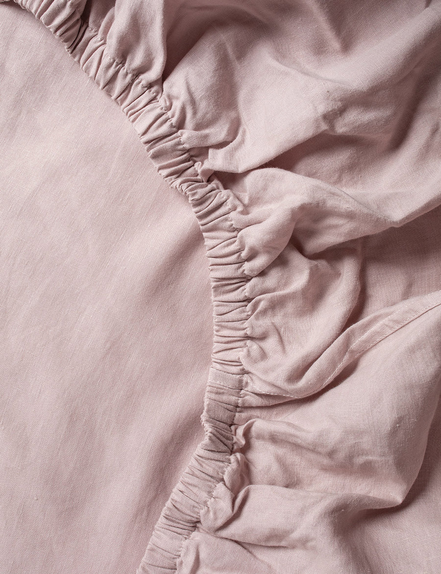 details of the elastic on the linen fitted sheet in musk colour